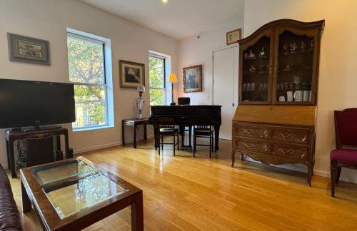 Large and Luxurious in Strivers Row - Photo 4