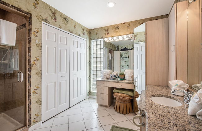 232 South Harbor Upstairs 3 Bedroom Apts by RedAwning - Photo 16