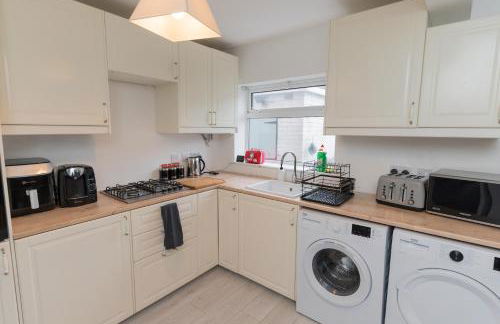 Perfect for Contractors & Families & Free Parking - Foto 6