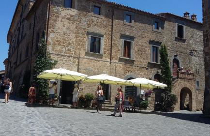 Blue House Near Bagnoregio-overlooking the Umbrian Mountains and Tiber Valley - Foto 123
