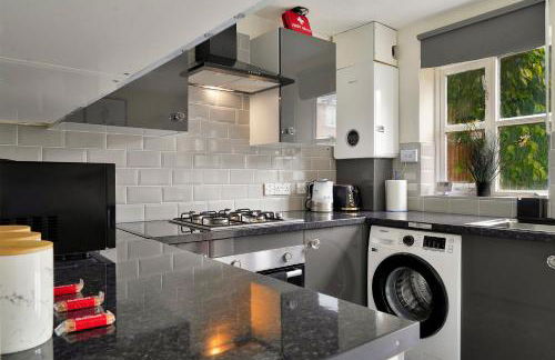 Thames Family Retreat, 2 bed house, Sleeps 6, with Parking and Garden - Foto 19