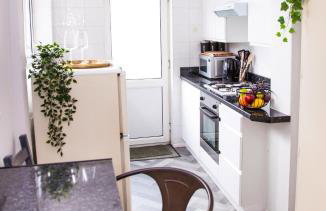 Contractor house, sleeps 5, close to restaurant's and bars, Long stays available, Oveyo Accommodation - Foto 5