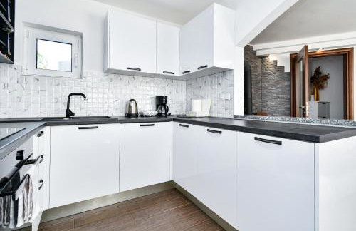 Apartman Lavanda sa bazenom i okućnicom 4* - Foto 11