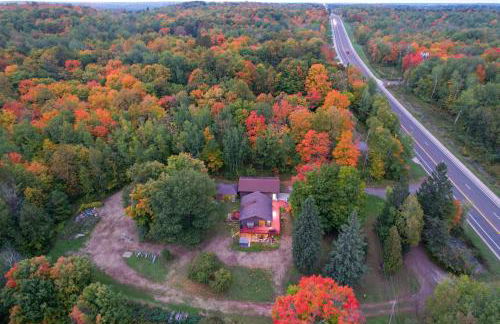 Hermantown Home with Decks, Grill and Hot Tub! - Foto 2