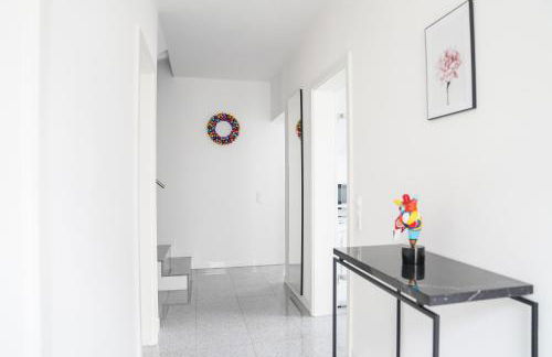 Modernes Stadthaus 100qm Parkplatz Bad&Dusche Küche - Foto 6