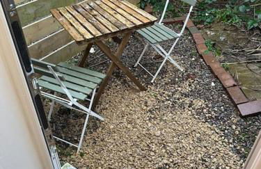 Garden Apartment with free Parking and EV - Foto 3