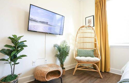 The Botanical Suite Newly Built Upscale Central - Photo 52