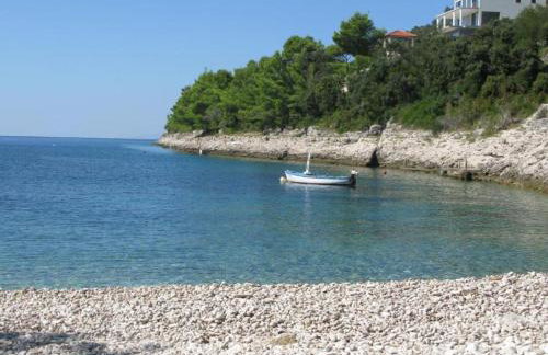 Beachfront Luxury Villa with Private Pool and Stunning Sea Views - Photo 3