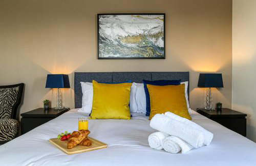 Premium 4 large double bed townhouse in Bicester, next to Bicester Village - Foto 1