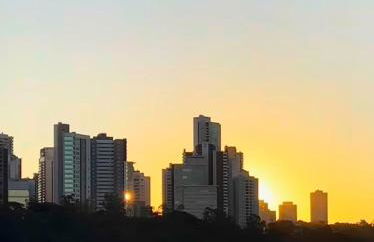 Quarto com cama de casal bem aconchegante - Foto 13