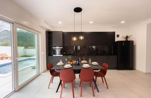 House Bartulovic - Jan Apartment with a pool - Photo 3