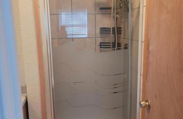 Seven Oaks at Bass Lake - Lakefront Getaway! - Foto 41