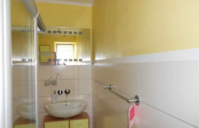 Spacious Apartment with Garden near Sea in Kröpelin - Photo 9