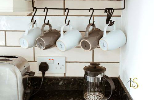 *Luke Stays Oswald Terrace* - Foto 45