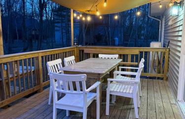 Pocono Chalet,Hot Tub,Arcade,Fireplace, Lake,Pool, Pet friendly, near Jim Thorpe No extra fees to use amenities - Foto 42