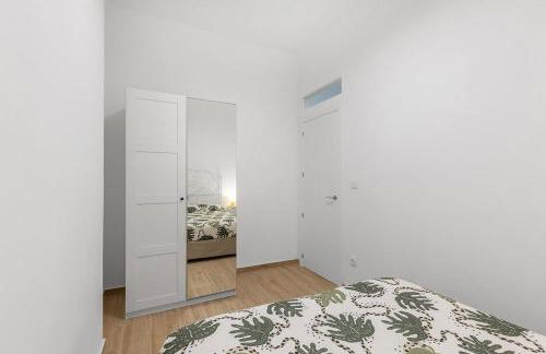 Urban Chic Oasis with AC, Private Pool and Wifi - Photo 18