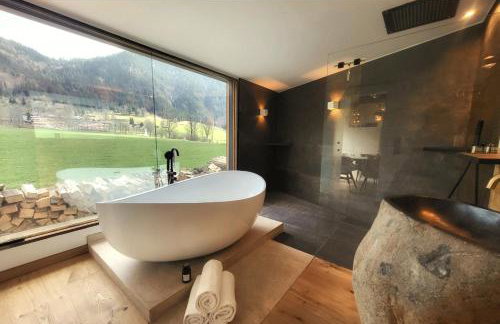 stylische Alpenlounge mit Pool, Blockhaus-Sauna und Jacuzzi für bis zu 12 Personen - Foto 6