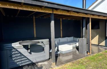 Sun Set House With Hot Tub - Photo 45