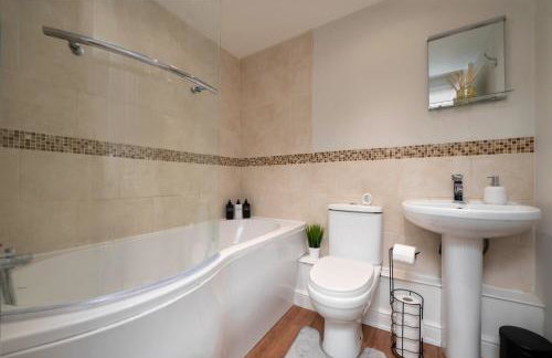 Stunning Spacious Home - Parking - Garden - Sleeps 6 - Foto 6