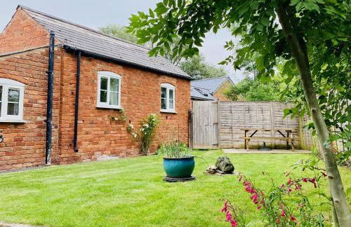 The Parlour - Photo 3