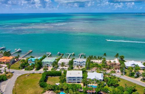 Oceanside Manor- Expansive Waterfront Pool Home, 30' Dock - Foto 51