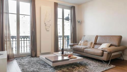 Two Bedroom Luxury Apartment - Balcony with View of Notre Dame - Foto 2