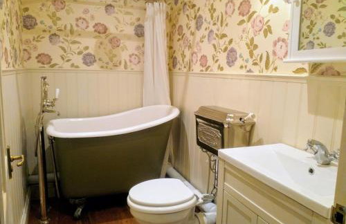 Elegant & spacious parkside 2-bedroom 2-bathroom flat in period building facing Blackheath - parking, great Greenwich location, easy for O2 Arena and City, very near Marathon start line! - Foto 12