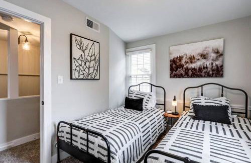 Cozy Dark & Moody Home New Reno 10 mins to Lanc - Foto 23