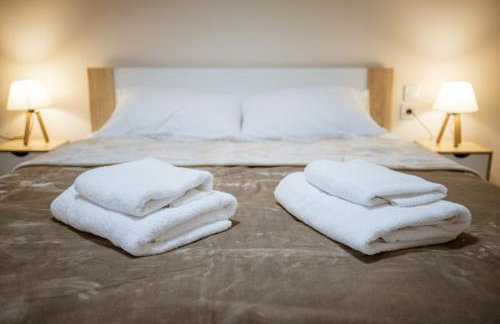 Riverside Escape ,modern residence with courtyard - Photo 24