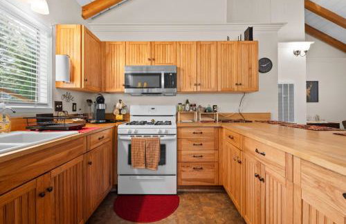 Bluebird Cabin, Indoor Fireplace, Next to Lake! - Foto 6