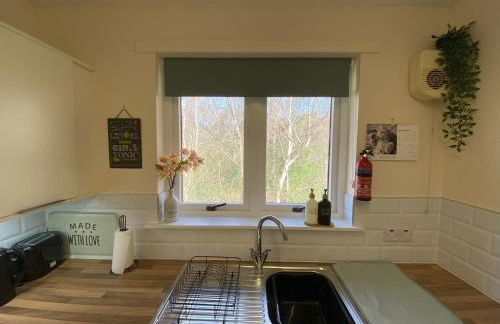 Treetops - Bright 2 Bed Flat - Super Location - Photo 23