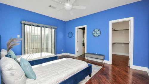 3BR/3.5BA Three Story East Downtown TownHouse with view - Photo 5