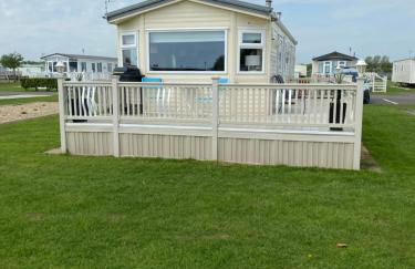 L25 L&g caravan hire 6 berth millfields family only and lead person must be over 30 MAX 4 ADULTS - Foto 3