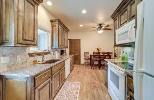 Cozy Checotah Retreat with Deck Near Eufaula Lake - Foto 10