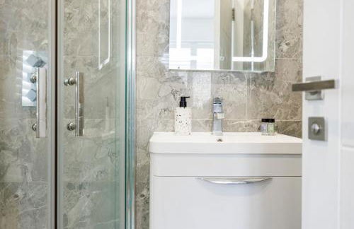 5 Bedroom House , Free Parking , Pool Table , Arcade Machine , Garden , Sleeps 9 , Offers , Ideal For Contractors , Families , Long Term Stays - Foto 31