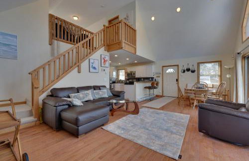 Large Deck and Resort Amenities Lake Ariel Retreat - Foto 6