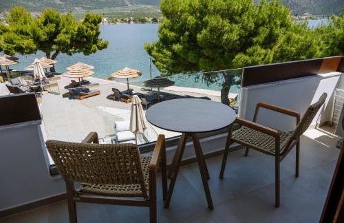 Trizonia Bay Hotel - Photo 67