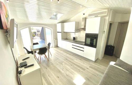 SANJA - with a large covered terrace and pool - Foto 13