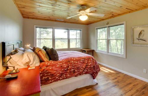 Spacious Georgia Escape with Fireplace, Deck and Grill - Foto 12