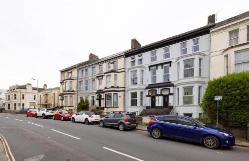 Plymouth by Charles Hope - Foto 29