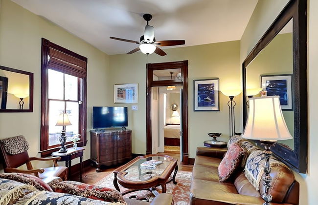 Historic Elegance - Photo 15