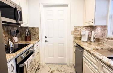 Tropical Backyard Paradise, Hot Tub, Fenced yard - Foto 9