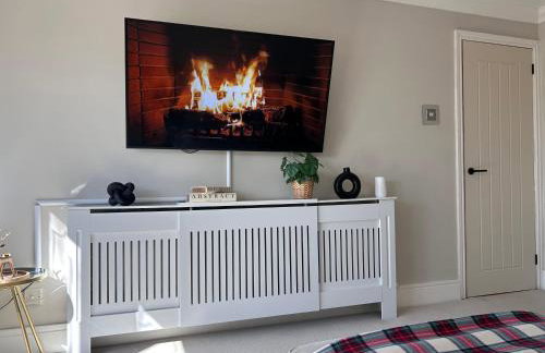 Brand New 2 Bed House - Sleeps 4 - Free Parking - Near HS2 & Drayton Manor - Foto 32