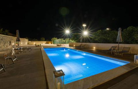 Queen Electra with pool and tennis court - Photo 19