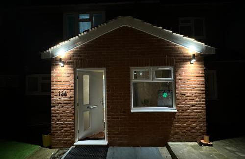 1st Studio Flat With full Private Toilet And Shower With its Own Kitchenette in Keedonwood Road Bromley A Fully Equipped Independent Studio Flat - Photo 56