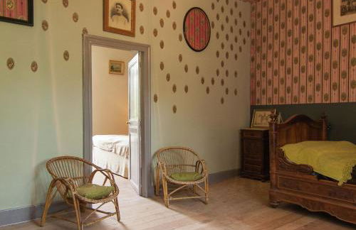 Historic Mansion by River Cénevières - Foto 23