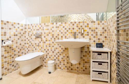 Trewhiddle Retreat V17 by Together Travel - Luxury 4-Bedroom Villa - Foto 18