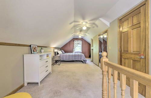 Granby Getaway in the Woods with Spacious Yard! - Foto 17