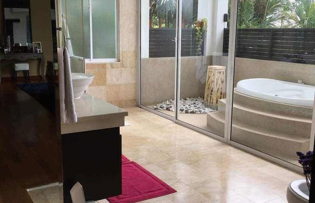 Penang Luxury Seaside Holiday Villa - Photo 4