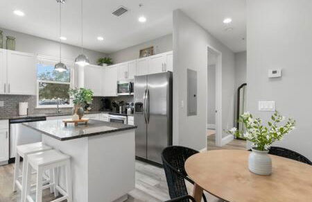 NEW! Canopy Cove, Luxury Downtown Apartment Near Main St - Foto 7